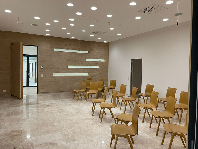 Die Kapelle im Erdgeschoss ist bereits bestuhlt. Die Kapelle im Erdgeschoss ist bereits bestuhlt.