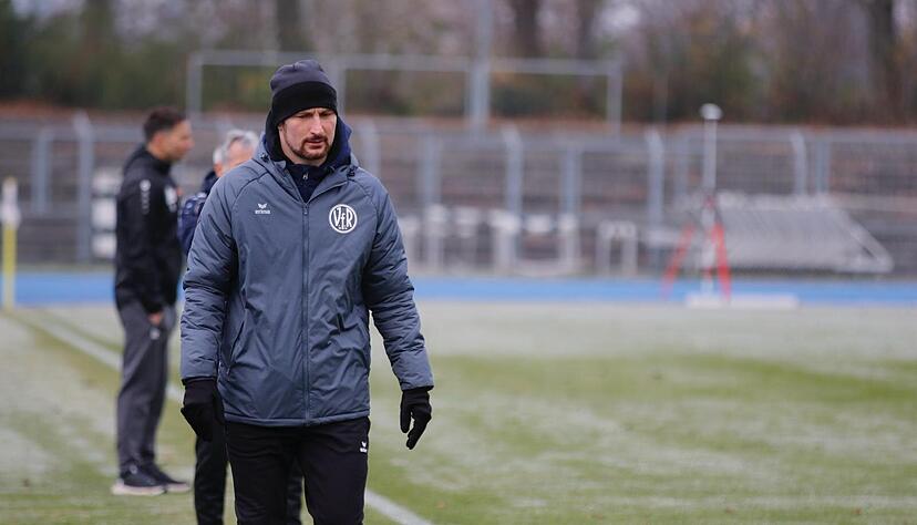 Trainer Manuel Fischer ist nach dem Heimspiel seines VfR Heilbronn gegen den TSV Berg restlos bedient. Trainer Manuel Fischer ist nach dem Heimspiel seines VfR Heilbronn gegen den TSV Berg restlos bedient.