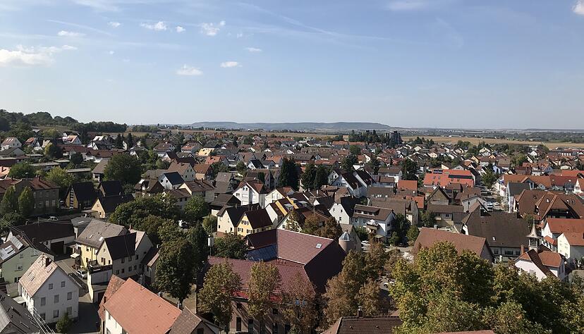 Zuerst im Ortskern plant die Gemeinde Flein in diesem Jahr, die Ladeinfrastruktur für Elektrofahrzeuge einzurichten, zum Beispiel am Rathaus, in der Bachstraße, bei der Flina oder in der Talheimer Straße. Foto: Sabine Friedrich