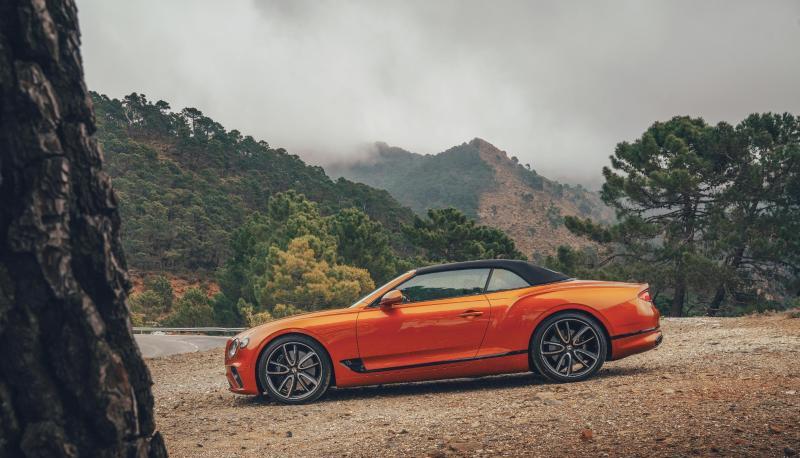 Wie eine Jacht: Die Briten haben im Continental GT so viel Holz, Lack und Leder verarbeitet wie sonst kaum ein Hersteller. Wie eine Jacht: Die Briten haben im Continental GT so viel Holz, Lack und Leder verarbeitet wie sonst kaum ein Hersteller.