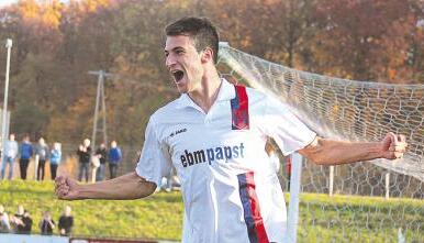 Tor für Hollenbach: Pascal Sohm bejubelt seinen Treffer gegen Gmünd − aus dem Hinspiel. Gestern im Rückspiel traf er erneut.Foto: Archiv/Schmerbeck Tor für Hollenbach: Pascal Sohm bejubelt seinen Treffer gegen Gmünd − aus dem Hinspiel. Gestern im Rückspiel traf er erneut.Foto: Archiv/Schmerbeck