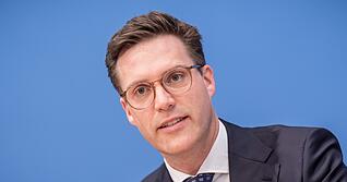 Manuel Hagel, Spitzenkandidat der CDU, ist kurz vor der Landtagswahl in Baden-W&uuml;rttemberg Teil eines ARD-Beitrags.