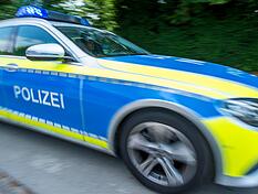 Eine 14-Jährige ist in Neuenstadt am Kocher von einem Auto erfasst worden. (Symbolbild)