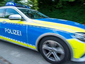 Eine 14-Jährige ist in Neuenstadt am Kocher von einem Auto erfasst worden. (Symbolbild)