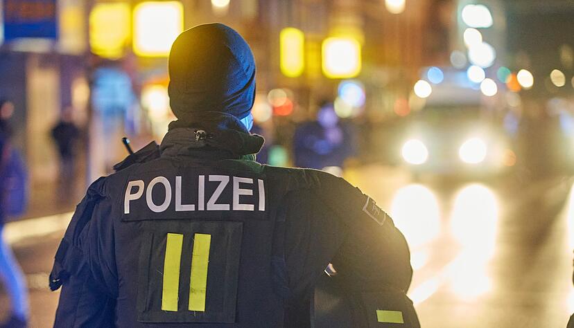 Für Konfliktsituationen geschult: Auch Polizisten sind in ihrem Berufsalltag mit Gewalt und Widerstand konfrontiert. Für Konfliktsituationen geschult: Auch Polizisten sind in ihrem Berufsalltag mit Gewalt und Widerstand konfrontiert.