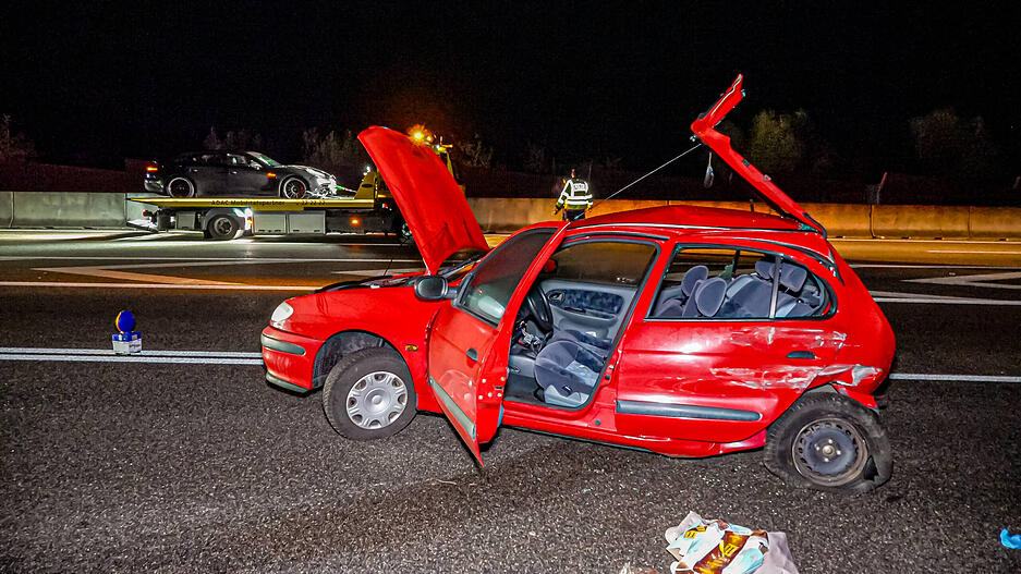 Der Kleinwagen ist stark besch&auml;digt.