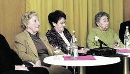 Zeitzeugen des 4. Dezember 1944 (von links): Herbert Fischer, Lore Hettenbach, Lore Heinrich, Anneliese Reischle und Werner Talmon. (Foto: Helge Kempf) Zeitzeugen des 4. Dezember 1944 (von links): Herbert Fischer, Lore Hettenbach, Lore Heinrich, Anneliese Reischle und Werner Talmon. (Foto: Helge Kempf)