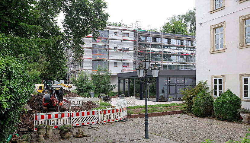 Am Schloss Lehen in Bad Friedrichshall-Kochendorf entsteht ein zus&auml;tzliches Hotelgeb&auml;ude mit 72 Zimmern (Hintergrund).