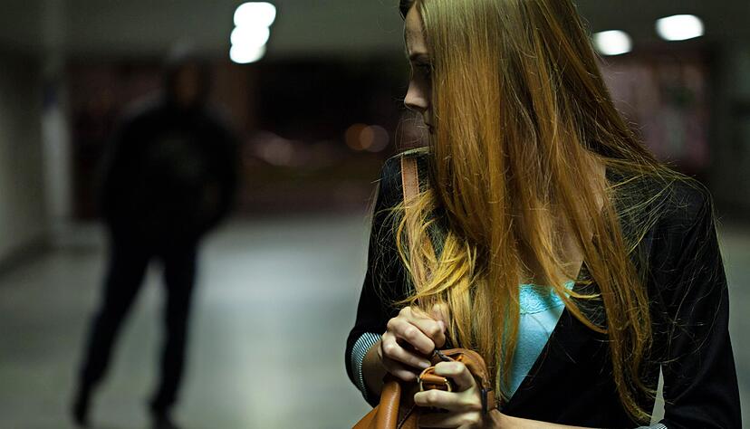 Wo und in welchen Situationen f&uuml;hlen Frauen sich unsicher? Ein Pr&auml;ventionsabend der Polizei geht dieser und weiteren Fragen nach.
Foto: Photographee.eu/stock.adobe.com