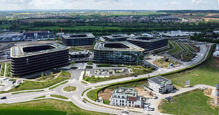 Die neue Kreisstra&szlig;e zwischen Schwarz-Digits-Campus und Neubaugebiet ist ab sofort f&uuml;r den Verkehr freigegeben.