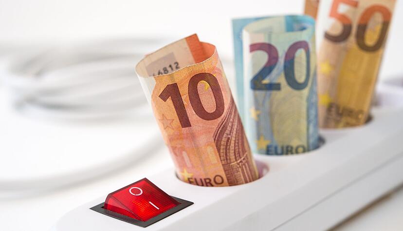 Die Energiekosten rennen den Verbrauchern davon. Die Energiekosten rennen den Verbrauchern davon.