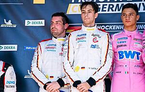 Es gab schon fröhlichere Zweitplatzierte: Markus Pommer (links) und Valentino Catalano (Mitte) haben am Wochenende Boden auf die Konkurrenz verloren. Es gab schon fröhlichere Zweitplatzierte: Markus Pommer (links) und Valentino Catalano (Mitte) haben am Wochenende Boden auf die Konkurrenz verloren.