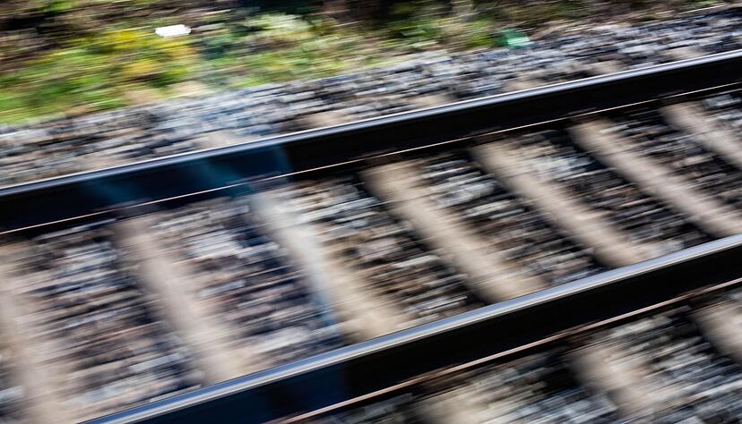 Nach dem Unfall kam es zu Auswirkungen im Bahnverkehr. (Symbolbild)