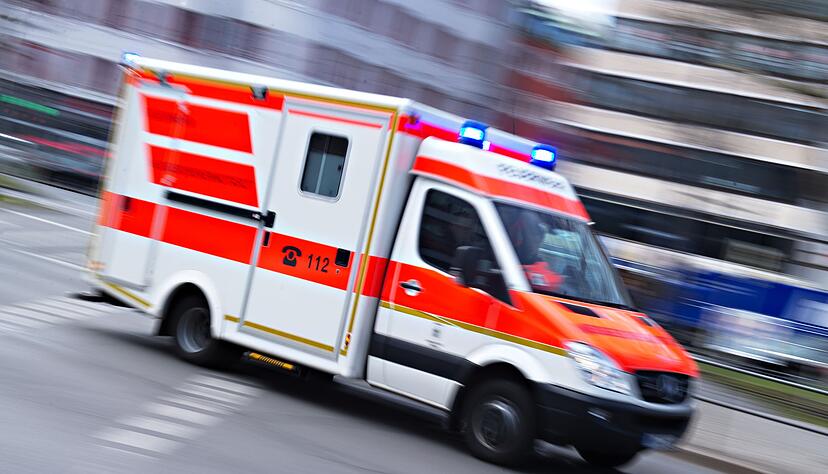 Trotz Reanimation stirbt das Kind noch an der Unfallstelle. (Symbolbild) Trotz Reanimation stirbt das Kind noch an der Unfallstelle. (Symbolbild)