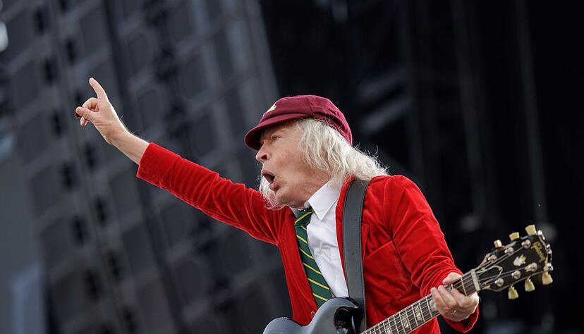 Leadgitarrist Angus Young von AC/DC bei einem Konzert im vergangenen Jahr in Hannover.