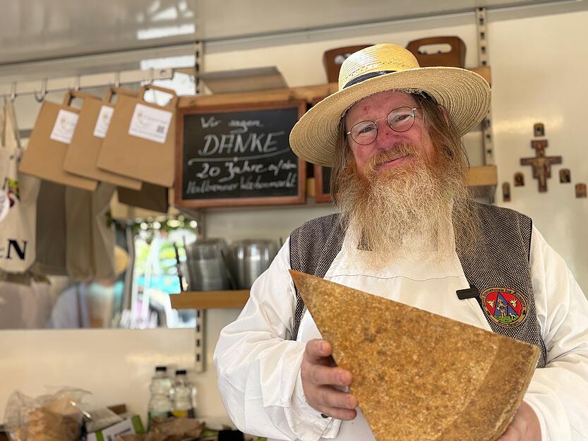 Seit &uuml;ber 20 Jahren steht Jan Euchler schon auf dem Heilbronner Wochenmarkt und verkauft die buntesten K&auml;sesorten. Einer der beliebtesten Sorten: Der 12 Monate lang gereifte Comt&eacute;.