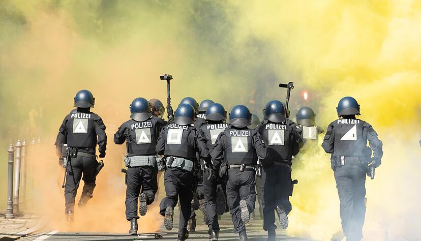 Bei einem Drittligaspiel der SG Dynamo Dresden ist es zu einem Einsatz der Polizei gekommen. Foto: dpa Bei einem Drittligaspiel der SG Dynamo Dresden ist es zu einem Einsatz der Polizei gekommen. Foto: dpa