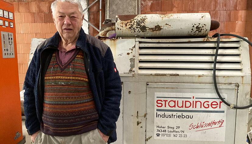 Vermieter Josef Staudinger bietet hilfsweise einen Diesel-Generator zur Stromerzeugung an.