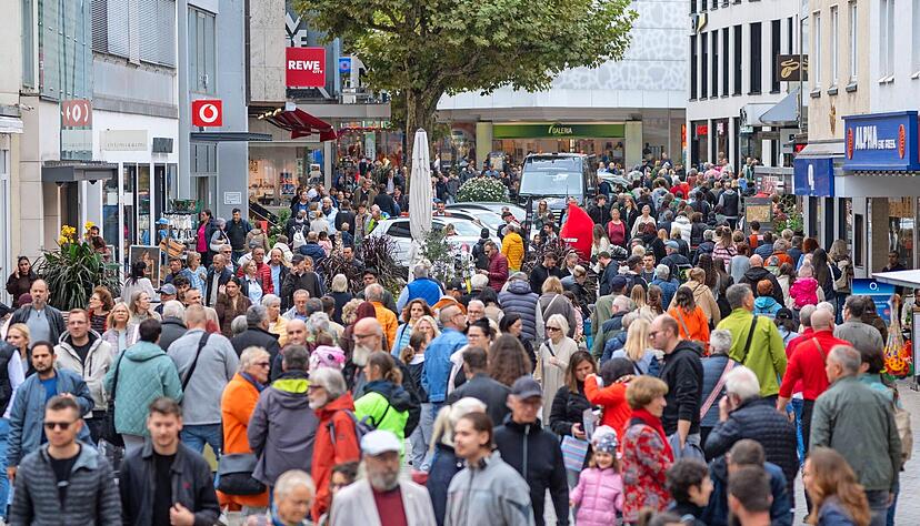 Viele Besucher in der Heilbronner Innenstadt wünschen sich Verwaltung und Gemeinderat nicht nur bei Aktionen wie Jazz & Einkauf. Viele Besucher in der Heilbronner Innenstadt wünschen sich Verwaltung und Gemeinderat nicht nur bei Aktionen wie Jazz & Einkauf.