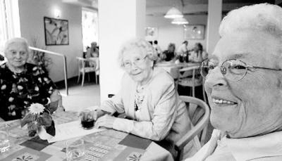 Beim Sommerfest in der Beilsteiner Seniorenwohnanlage "Haus Ahorn" gab es f&uuml;r Bewohner und G&auml;ste einige Aktivit&auml;ten. (Foto: Werner Kuhnle)