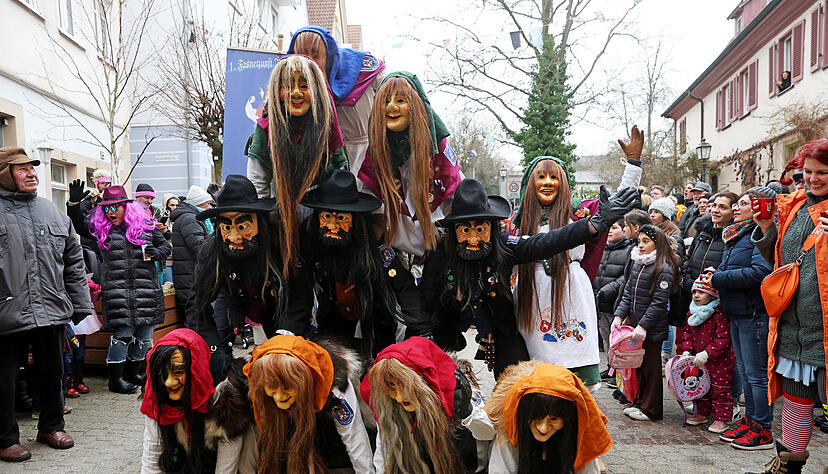 Fasnetsumzug in Brackenheim: Hexen, Dämonen, Böcke ziehen durch die Altstadt