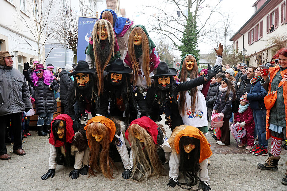 Fasnetsumzug in Brackenheim: Hexen, Dämonen, Böcke ziehen durch die Altstadt