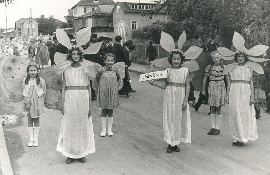 Kinderfestzug im Jahr 1950. Kinderfestzug im Jahr 1950.