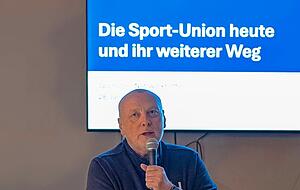 Vorstandsmitglied Bernd Dollmann und Trainer Thomas Zeitz (vorne) skizzierten die Zukunftspl&auml;ne und den sportlichen Status quo der Neckarsulmer Bundesliga-Mannschaft.