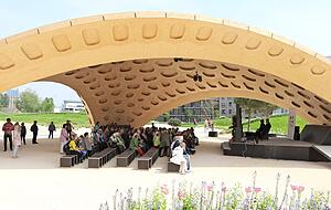 Der architektonisch einzigartige Holzpavillon auf dem Buga-Gelände ermöglicht stimmungsvolle Veranstaltungen. Foto: Archiv/Heibel Der architektonisch einzigartige Holzpavillon auf dem Buga-Gelände ermöglicht stimmungsvolle Veranstaltungen. Foto: Archiv/Heibel