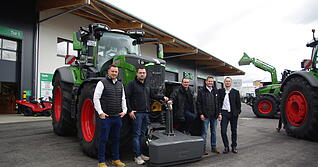 Stolz auf den Neubau: Das Heilbronner Baywa-Leitungsteam mit Regionalleiter Frank-Ulrich H&auml;u&szlig;ermann (rechts).