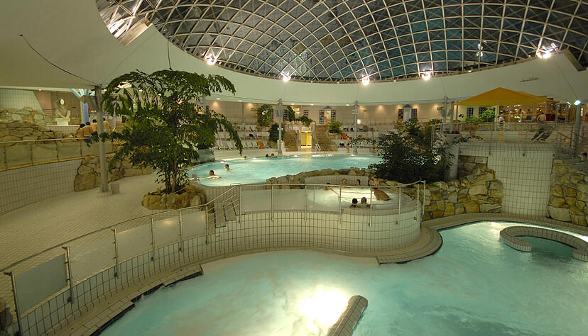 Die Stadt Neckarsulm plant die Zukunft des Aquatolls. Eine Option: Der Spaßbereich des Bads könnte abgerissen werden. Foto: Archiv/Dennis Mugler Die Stadt Neckarsulm plant die Zukunft des Aquatolls. Eine Option: Der Spaßbereich des Bads könnte abgerissen werden. Foto: Archiv/Dennis Mugler