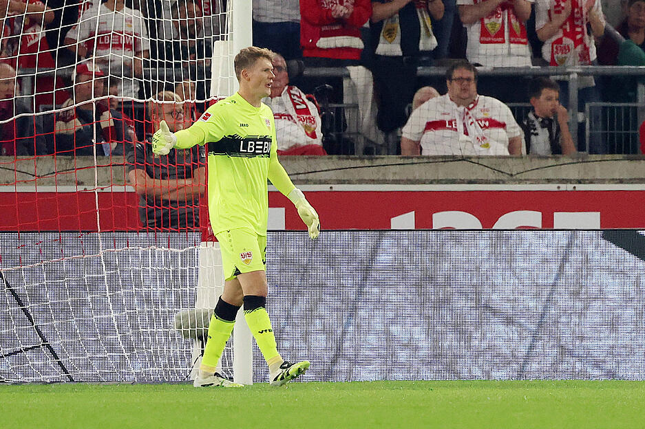 Alexander Nübel: In der ersten Halbzeit hatte der Torwart wenig zu tun. Weitgehend harmlos agierte der FC St. Pauli. In der 54. Minute parierte Nübel stark gegen Mathias Pereira Lage. Wenn er gefordert war, zeigte Nübel Präsenz. So auch in der 71. Minute gegen Oladapo Afolayan. Note: 3