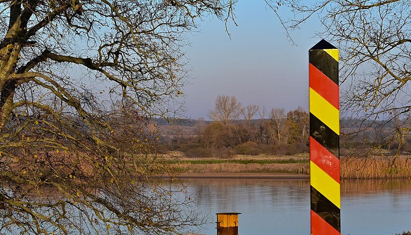 Der Fluss Oder verl&auml;uft an der deutsch-polnischen Grenze.
