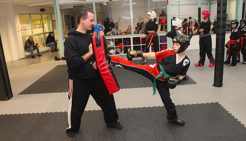 Falko Kreidl, hier im Training mit Tayland Boyaci, wurde vierfacher Weltmeister im Kickboxen.