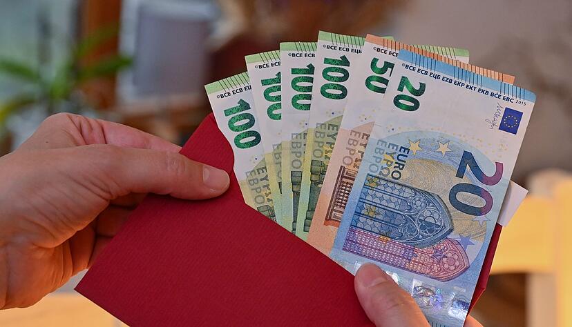 Es muss nicht immer Geld sein: Als Weihnachtsgeschenk kann auch gemeinsame Zeit verschenkt werden.