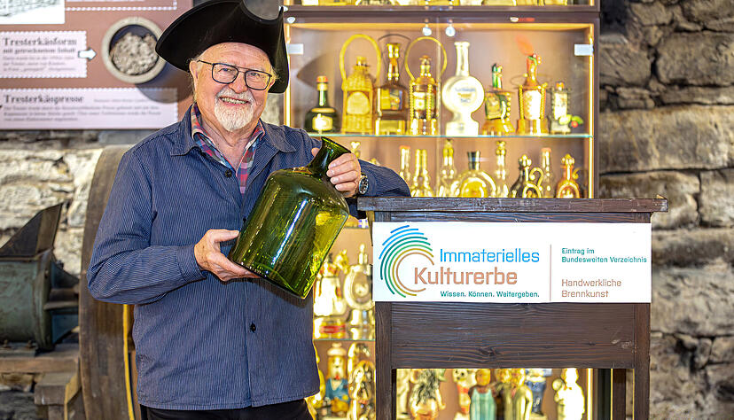 Die handwerkliche Brennkunst ist Immaterielles UNESCO-Kulturerbe – angestoßen von Kurt Sartorius. Die handwerkliche Brennkunst ist Immaterielles UNESCO-Kulturerbe – angestoßen von Kurt Sartorius.