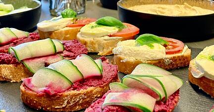 Auch in der Region versuchen sich Unternehmen mit nachhaltig produzierten Essen einen Namen zu machen: Buffet von Erntbar aus Heilbronn.
Fotos: Christian Gleichauf Auch in der Region versuchen sich Unternehmen mit nachhaltig produzierten Essen einen Namen zu machen: Buffet von Erntbar aus Heilbronn.
Fotos: Christian Gleichauf