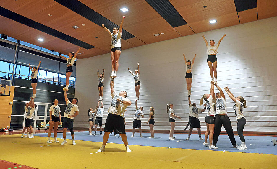 Die Cheerleader der Sport-Union Neckarsulm beim Training – das Team hat große Ziele.