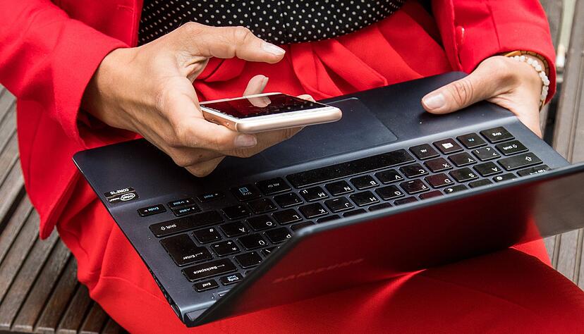 Ungew&ouml;hnliche Aktivit&auml;ten im Postfach: Auff&auml;llige Anmeldeversuche oder fremde Nachrichten deuten auf einen m&ouml;glichen Hackerangriff hin.