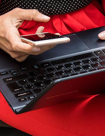 Ungew&ouml;hnliche Aktivit&auml;ten im Postfach: Auff&auml;llige Anmeldeversuche oder fremde Nachrichten deuten auf einen m&ouml;glichen Hackerangriff hin.