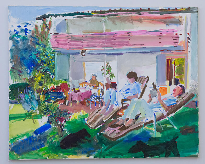 Markante Flächen und rhythmische Formen prägen den modernen Ausdruck ihrer Kunst.