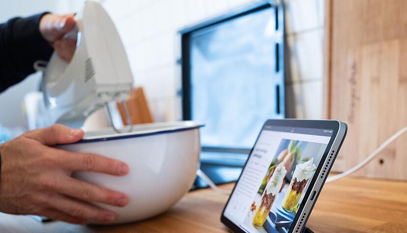 Kleiner Küchenhelfer? So ein iPad mini kann auch für Kuchenrezepte genutzt werden. Kleiner Küchenhelfer? So ein iPad mini kann auch für Kuchenrezepte genutzt werden.