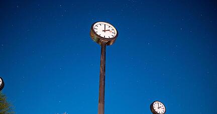 Die Sommerzeit kann beginnen:&nbsp;Die Uhren werden in der Nacht zu Sonntag um eine Stunde vorgstellt.