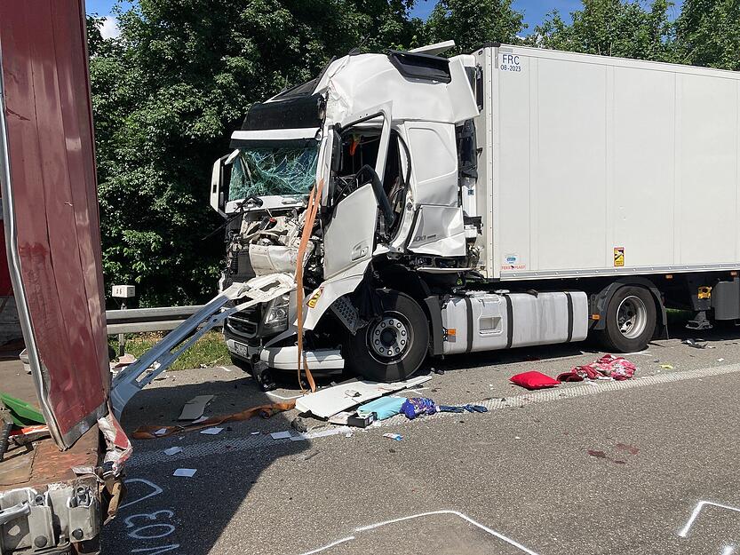 A6 bei Weinsberg nach Unfall gesperrt