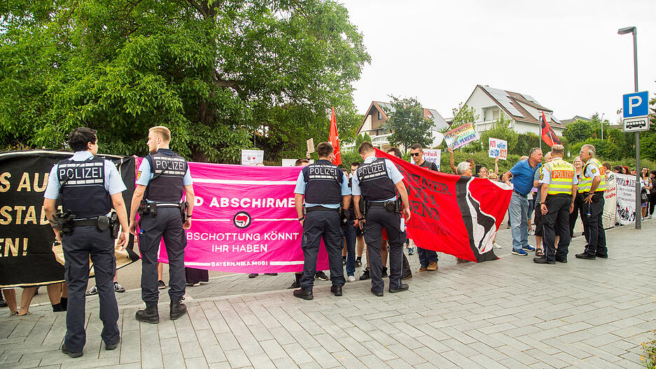 Gegendemo bei AfD-Bürgerdialog in Neckarwestheim