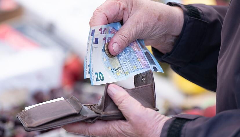 Mehr Geld im Portemonnaie, dafür wollen Union und SPD sorgen. Konkrete Maßnahmen, wie das gelingen soll, fehlen bislang. Mehr Geld im Portemonnaie, dafür wollen Union und SPD sorgen. Konkrete Maßnahmen, wie das gelingen soll, fehlen bislang.
