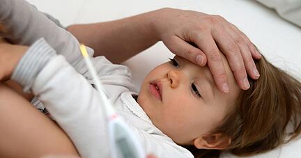 Die Lieferengpässe bei Arzneimitteln bekommen Familien besonders deutlich zu spüren. Denn viele Medikamente für Kinder sind schwer erhältlich. Die Lieferengpässe bei Arzneimitteln bekommen Familien besonders deutlich zu spüren. Denn viele Medikamente für Kinder sind schwer erhältlich.