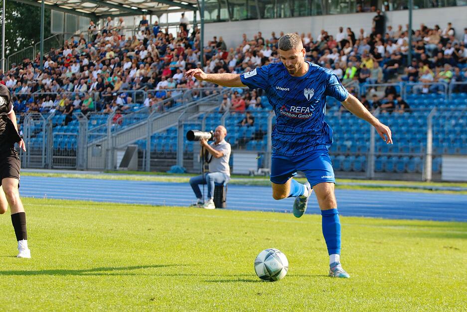 Beim WFV-Pokalspiel im Frankenstadion am Ball: Ein Spieler des Regionalligisten SGV Freiberg. Beim WFV-Pokalspiel im Frankenstadion am Ball: Ein Spieler des Regionalligisten SGV Freiberg.