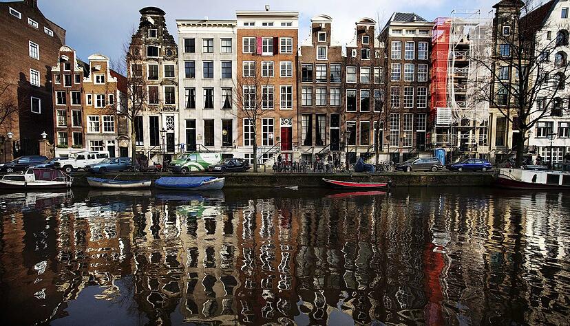 Werbung f&uuml;r Fleisch oder Flugreisen ist bald in Amsterdam vielerorts verboten. (Archivfoto)