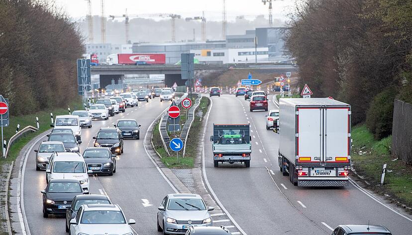 Vor Corona geh&ouml;rte Stau auf der Bundesstra&szlig;e zum t&auml;glichen Bild: Wie sich der Verkehr entwickelt, bleibt in der Stadt Neckarsulm ein umstrittenes Thema.
Foto: Archiv/Berger